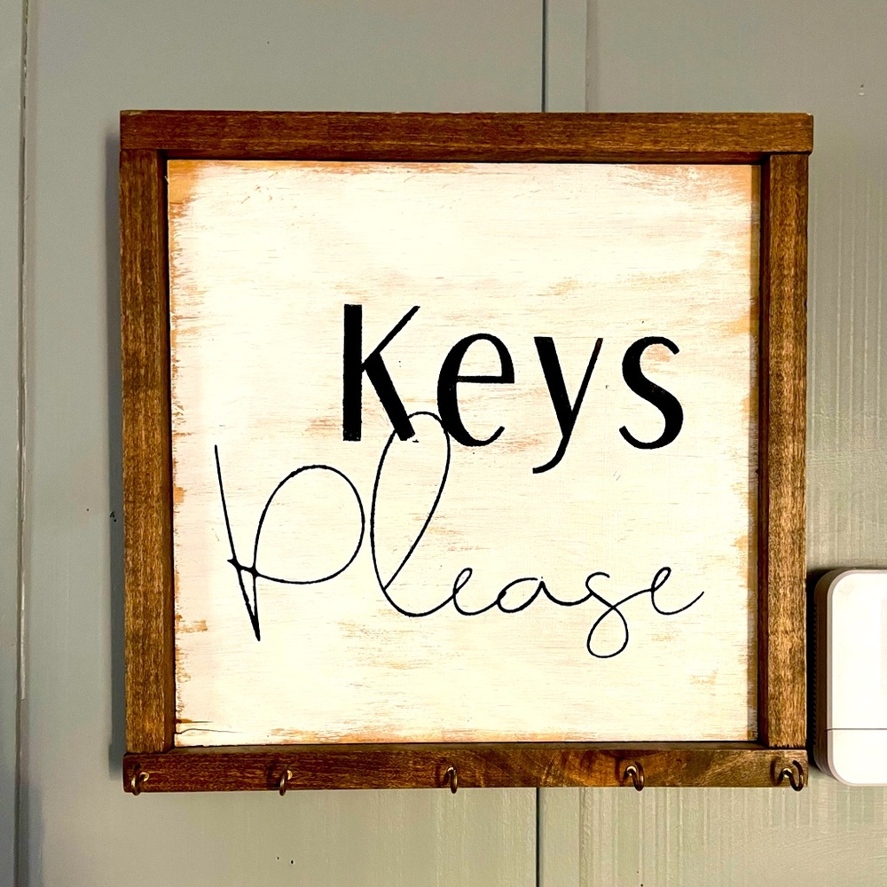Keys hanging wall decor